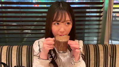 Is cara í a bhain leis an gclub céanna san ollscoil.Agus is í an cailín is tarraingtí sa chlub í.Is atmasféar seapánach í seo.