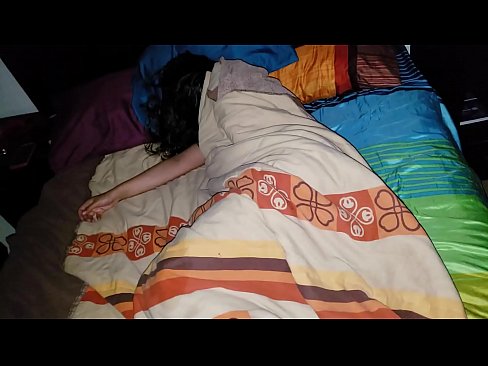 ❤️ Stepson ag bualadh lena leasmháthair óg agus í ina codladh. ️❌  Físeán gnéis  ag ga.eviewporn.ru ﹏